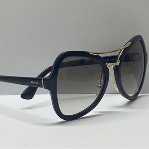 Prada Sunglasses color Black